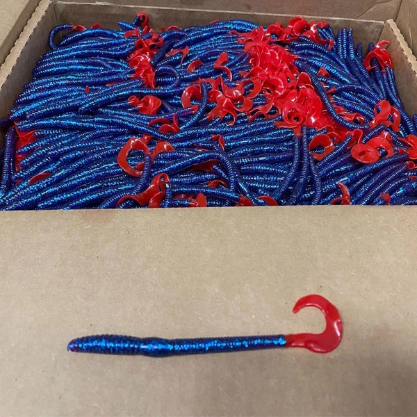 Curly Tail Worms Electricblue /RedTail 100 Stuks 3 Curly Tail Worms Electricblue /RedTail 100 Stuks